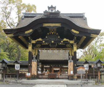 京都「豊国神社」唐門