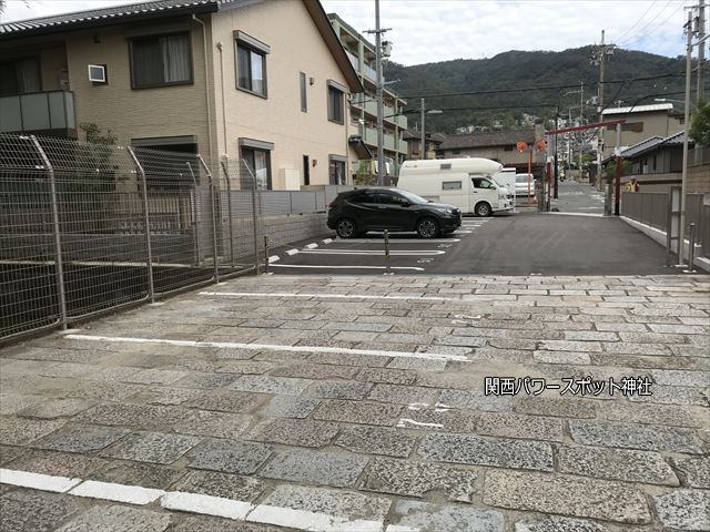 瓢箪山稲荷神社の駐車場（裏側）