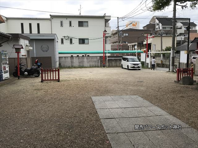 瓢箪山稲荷神社の駐車場（表参道側）