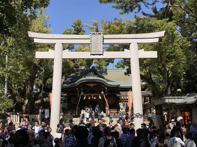 石切劔箭神社の鳥居と本殿