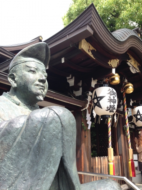 京都「晴明神社」本殿と安倍晴明像