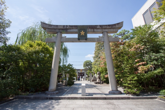 京都「晴明神社」桔梗印の鳥居