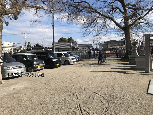 布忍神社の駐車場