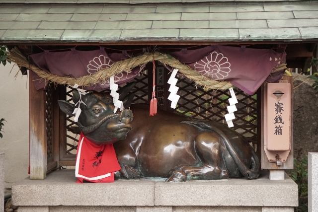 露天神社（お初天神）神牛舎