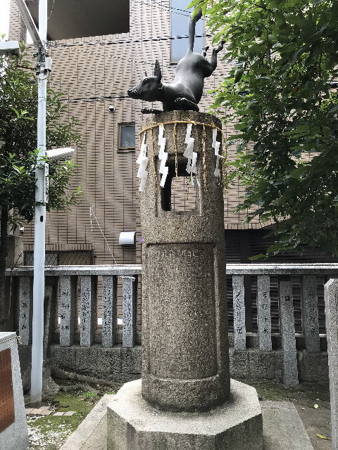 安倍晴明神社「葛之葉霊狐の飛来像」