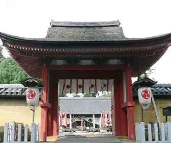 豊満神社四脚門