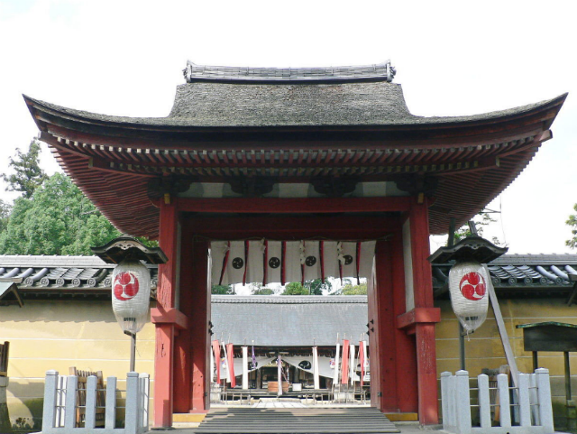 豊満神社四脚門