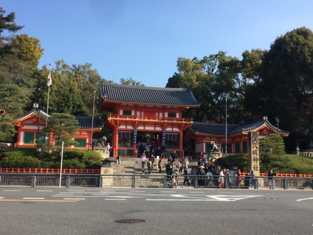 八坂神社と東大路通