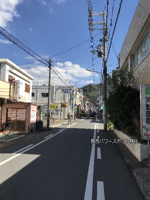 四条畷駅、マクドナルドを右折したところ。