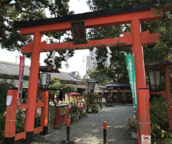 源九郎稲荷神社の鳥居