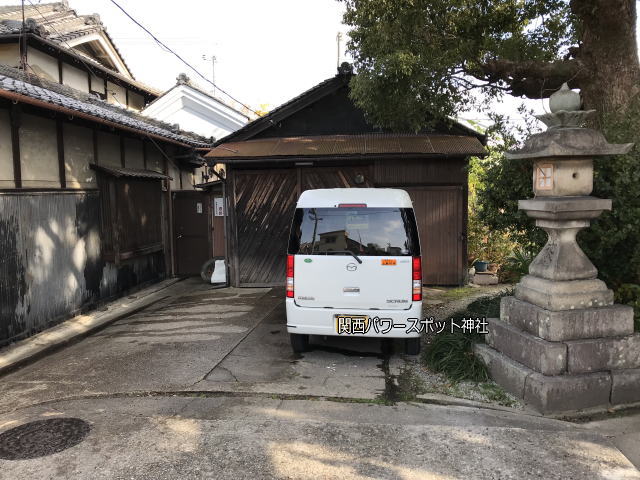 源九郎稲荷神社横の路地