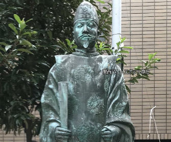 安倍晴明像（安倍晴明神社境内）