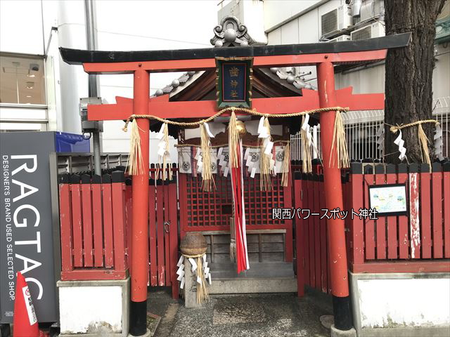 歯神社の鳥居と拝殿