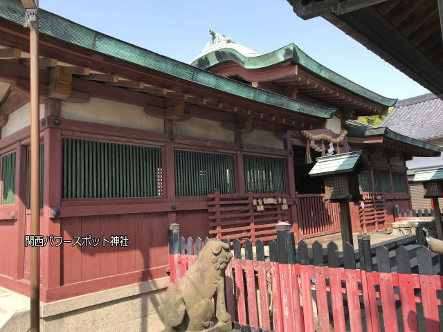 大宮神社の拝殿を横から見た様子