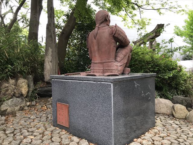 安居神社にある「真田幸村公之像」後姿