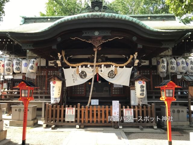 八阪神社（中道）の拝殿