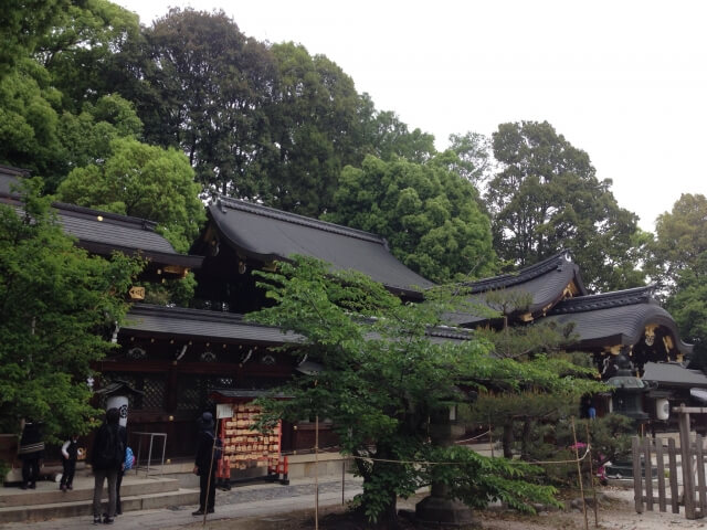 今宮神社の本殿と疫社