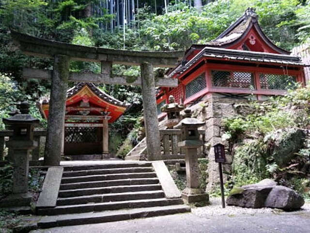 石清水八幡宮の摂社「岩清水社」