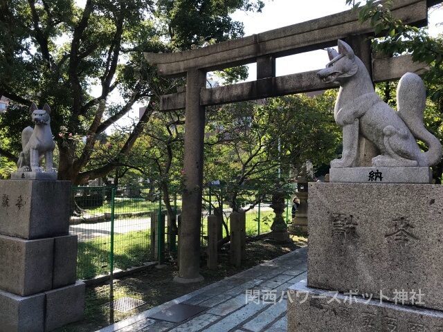 稲荷神社のお使いである狐（キツネ）