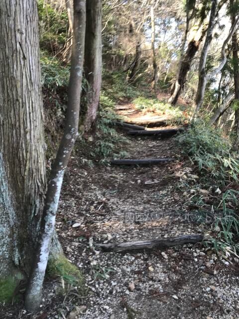 有馬稲荷神社境内の坂道