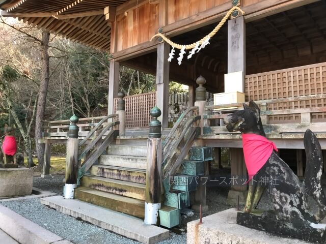 有馬稲荷神社の拝殿とお稲荷さん