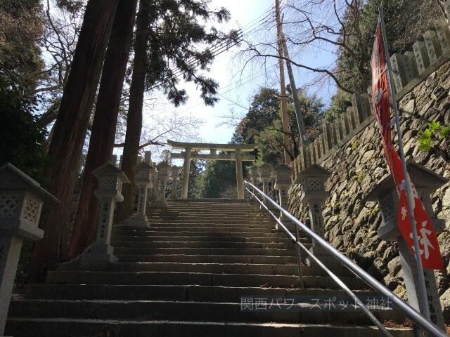 湯泉神社の階段