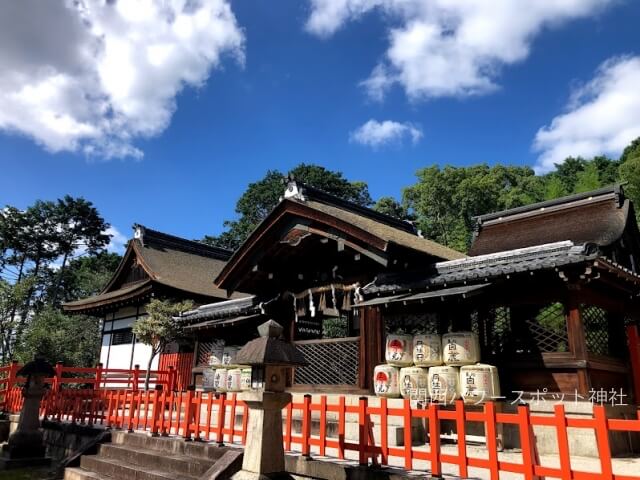 建勲神社の本殿・神門