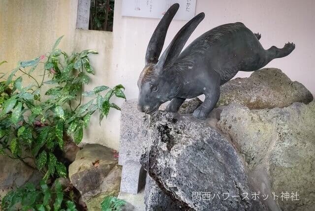 宇治神社の手水舎（うさぎ）