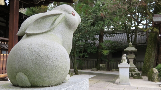 岡崎神社の狛うさぎ