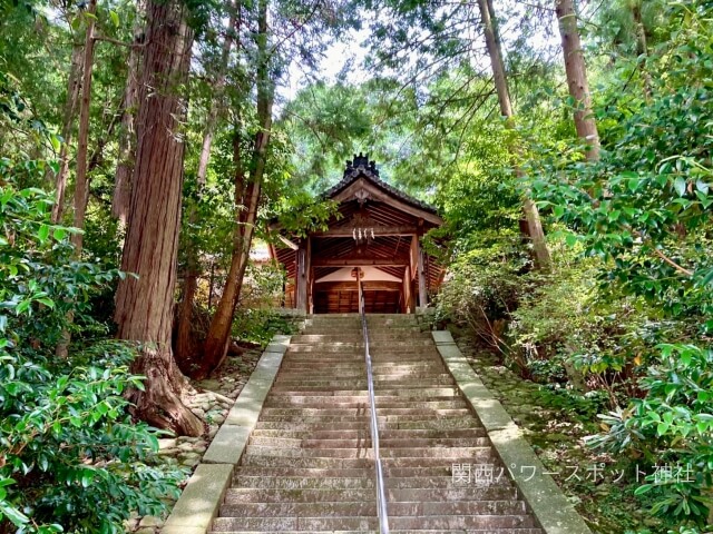 建水分神社 拝殿と階段