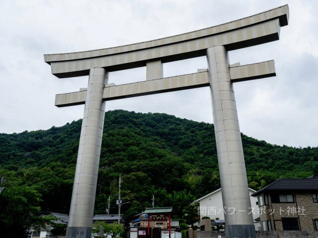 鹿嶋神社のチタン製大鳥居