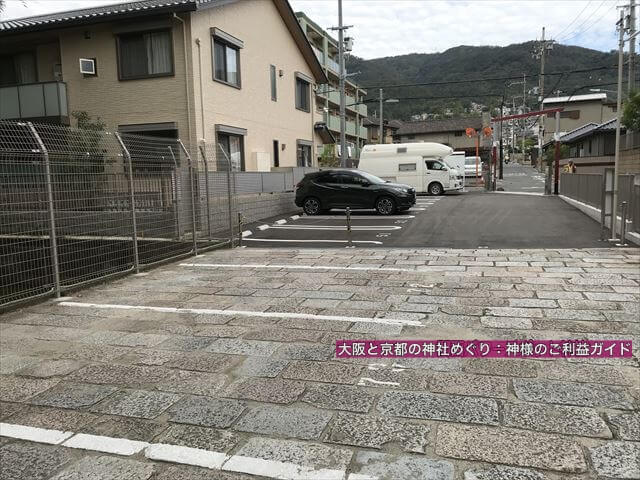 瓢箪山稲荷神社の駐車場(裏側)