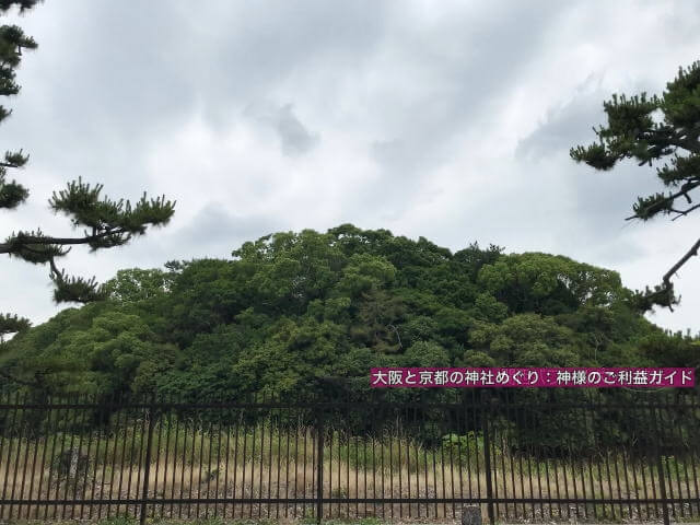 方違神社のすぐ横にある反正天皇古墳