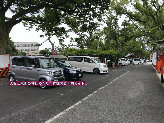 方違神社の駐車場