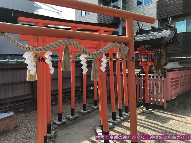 中道八阪神社の末社「松本稲荷神社」鳥居