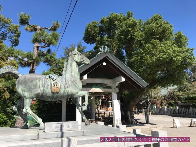 大鳥大社の御神馬像
