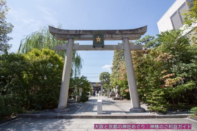京都「晴明神社」桔梗印の鳥居
