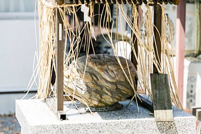 若宮八幡宮（京都）境内にあるハート型の石「蓬莱石」