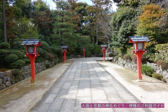 わら天神宮（敷地神社）境内参道